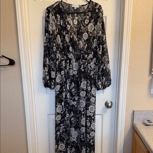 Luxology Black and White Floral Long Sleeve Dress